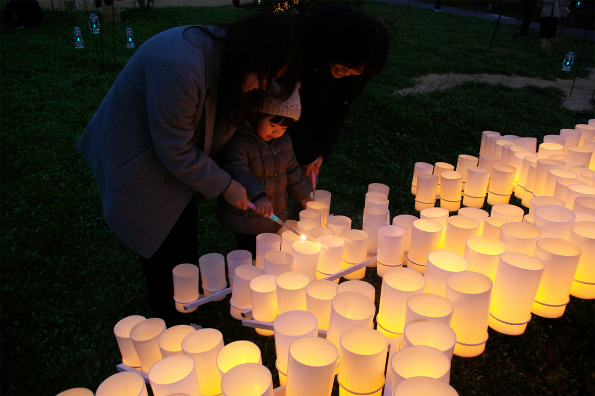 キャンドル点灯体験の様子